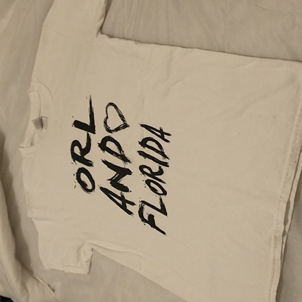 🎈 3/$12! Small "Orlando" Graphic Tee! - Picture 9 of 9